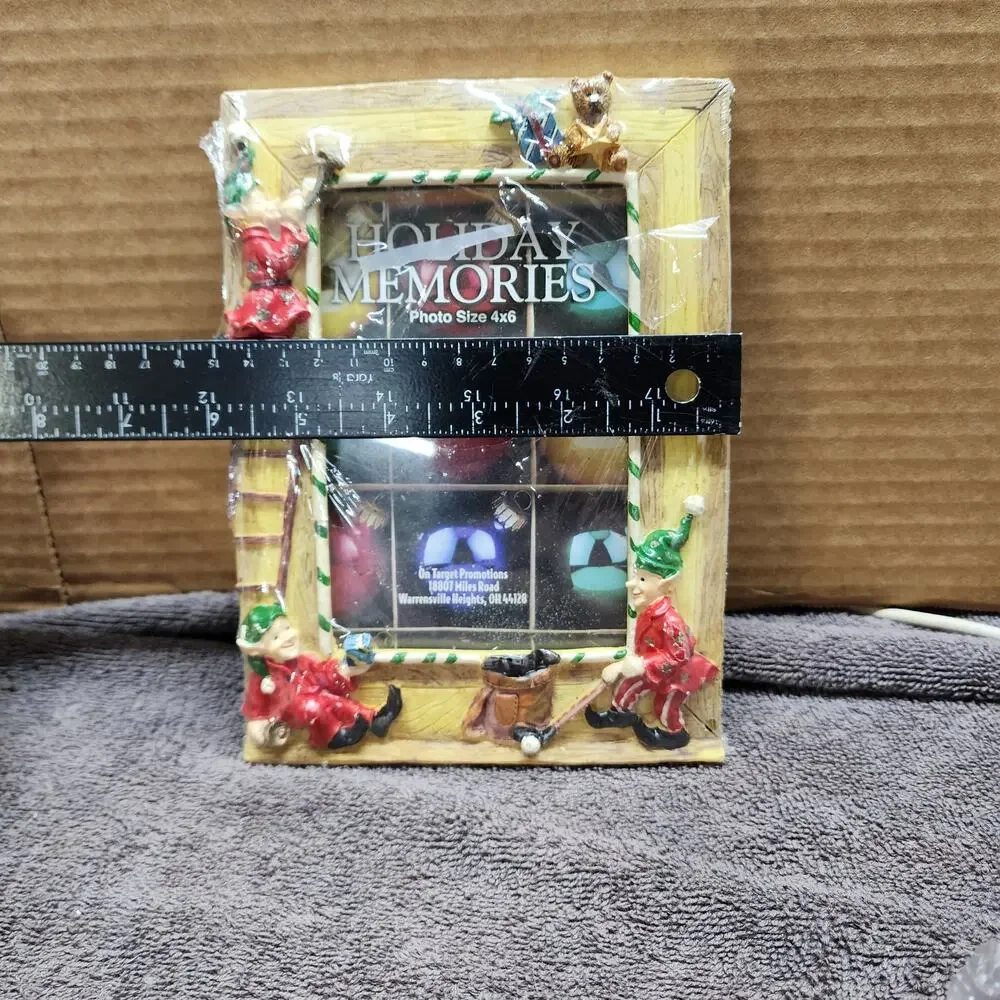 Holiday Memories 4x6 3D Christmas golfing Elf picture frame W